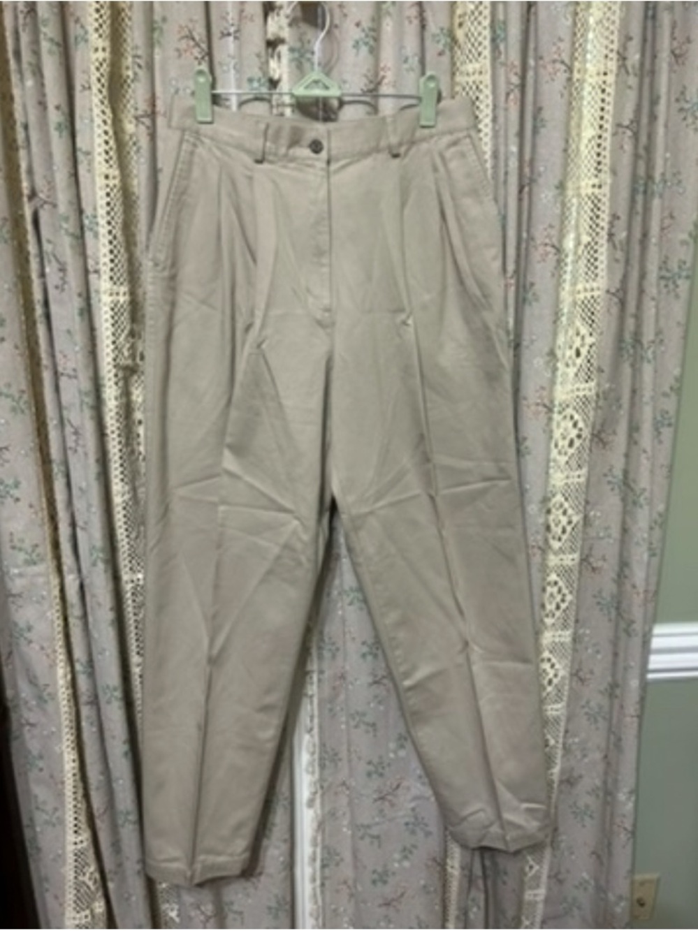 LL Bean Khaki‎ Pleated Tapered Cotton Pants Size 10 Reg NWT